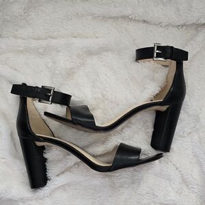 Nine West Size 6 1/2 Black Heeled sandal!